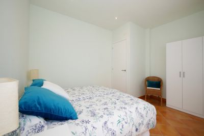 Teneriffa Ferienhaus Jugendzimmer mit Bett und Schrank TFS-043