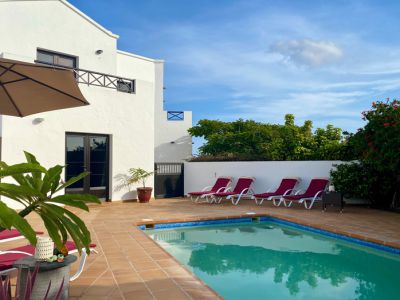 Hochwertige Villa Lanzarote - beheizter Pool L-105