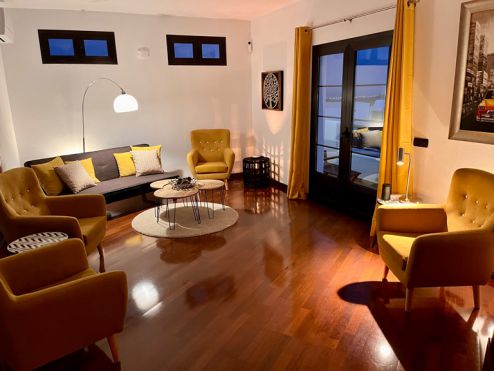 Villa L-105 Lanzarote Wohnraum mit Sesseln und Couch