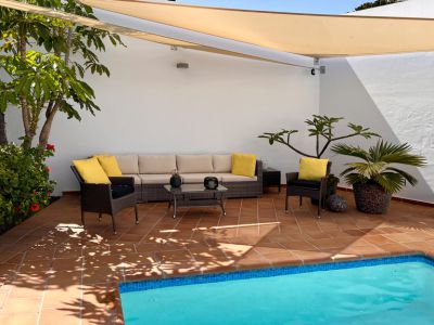Villa L-105 Lanzarote Pool Terrasse mit Relaxecouch